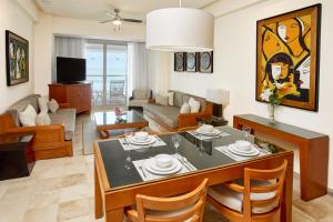 Grand Ocean Breeze Acapulco