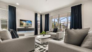 Contemporary 4BR Townhome with Pool & Themed Rooms