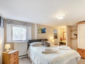 2 Bed in Cosheston FB060