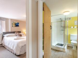 2 Bed in Cosheston FB060