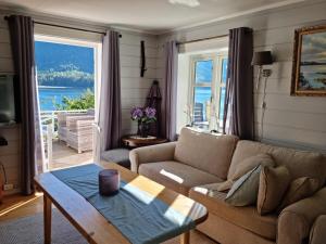 Great white cottage in Bygland