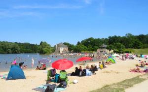 Maisons de vacances Charmante Maison avec Parc entre Seine et Foret de Fontainebleau a 30mn de Paris : photos des chambres