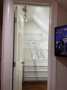 Private Cozy Apartment - Only 5 min Away from Newark Airport and 30 min to NYC