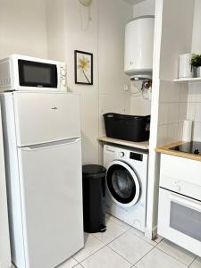 Studio cosy avec vidéoprojecteur, à 100m du métro