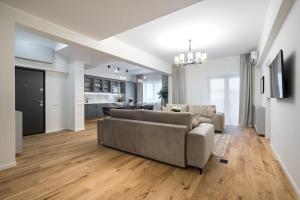 Spectacular Terrace Sunny 5BR 3BA - Top Location