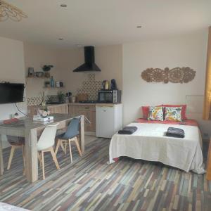 B&B / Chambres d'hotes L-Ambreenne : Studio Familial