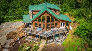 4 Br Smoky Mtn Retreat-Game Room-Fire Pit-Hot Tub