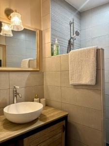 Maisons de vacances Charming Provencal Retreat with a Lush Private Courtyard : photos des chambres