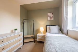 Chic 4bd Manchester Abode - Free Parking - Snooker