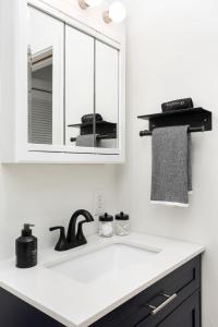 Little 5 Condo King Beds Ping-pong Garage