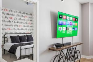 Little 5 Condo King Beds Ping-pong Garage