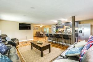 Lakefront Home with Hot Tub and Dock in Orlando!