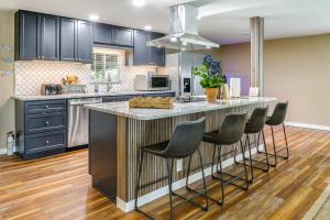 Lakefront Home with Hot Tub and Dock in Orlando!