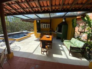 Casa com Piscina na Praia Dura em Ubatuba
