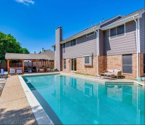 5 BR House with heated pool near DFW and stadium