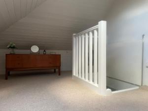 Chic Seaside Cottage with Sunny Garden and BBQ, Close to Beach and High Street