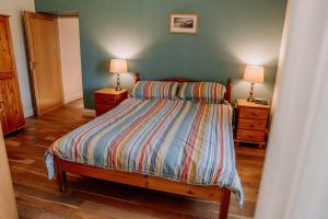 Spacious Farmhouse Retreat with Hot Tub, sleeps 12