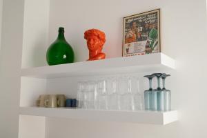 Casa SEBA, Modern Retro Escape I 2 Bedrooms, Parking, Elevator, Crib