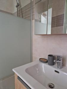 Appartements Beau T3 avec grande terrasse centre Ales : photos des chambres