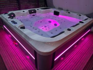 Himos Tomba, Areenan alue