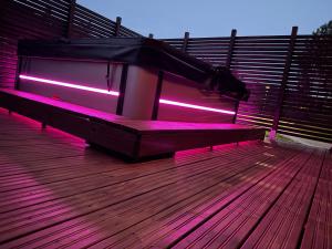 Himos Tomba, Areenan alue