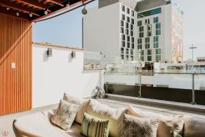 Elegant 3BR Balcony Oasis in Miraflores