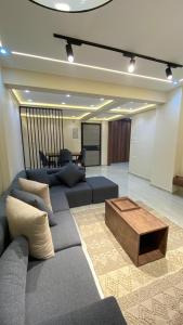 شقه فندقية فاخرة المهندسين شارع جامعة الدول العربية الرئيسي