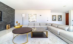 Luxury villa close to the golf