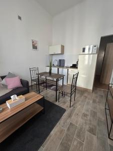 Appartements T2 elegant Parking prive inclus : photos des chambres