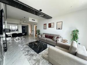 Luxury apt in the 40 plus floor