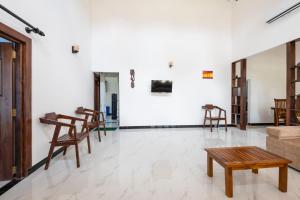 Palmstone House- Entire 3Bed Home with AC and Parking