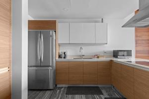 4BR. apartament near the beach