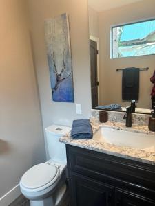 Mariposa Grove Creekside Retreat - To be featured on STAYCATION on the Destination Channel in 2026!