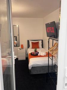 The Triplex 1 Wolverhampton 4 Bed Free Parking WIFI