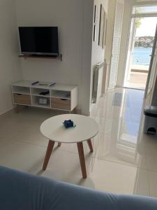 Apartments by the sea Tisno, Murter - 5113