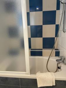 Apartments by the sea Tisno, Murter - 5113