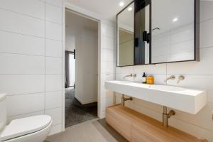 Luxury South Yarra Base - Central & Free Parking