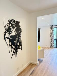 Modern Duplex with 6 beds and Sofa bed in Miracle Mile Longwood