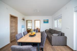 Secluded house with a parking space Cove Zuborovica, Pasman - 24333