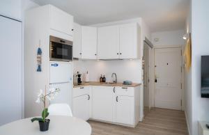 Oceanview, beachfront 15 min from Malaga downtown