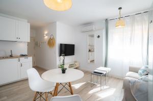 Oceanview, beachfront 15 min from Malaga downtown