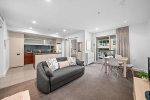 Belle Escapes - Beachside Apartment in Glenelg