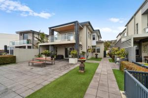 Monte Carlo at Marthas Cove