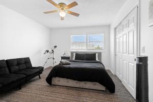 Walk to Downtown - 3BR with Hot Tub & Games