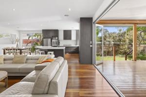 Peninsula Alfresco Beach Retreat