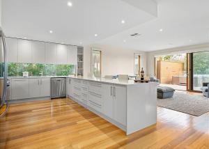 Stunning Home Alfresco Entertainment Jacuzzi