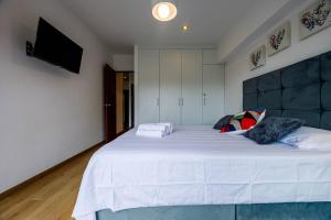 BSR Romantic Escape Flat w Rooftop Pool