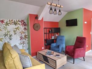 Maisons de vacances Maison avec Terrasse et Jardin a Gace - FR-1-497-247 : photos des chambres