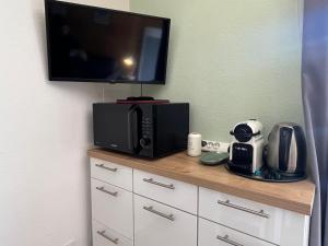 Studio rénové au centre village avec balcon - FR-1-624-180