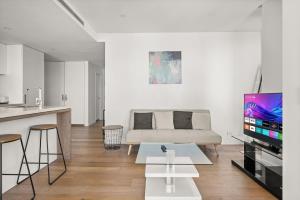 101Q Happy GymPool Free Parking Chinatown Abnb-Style 2BR